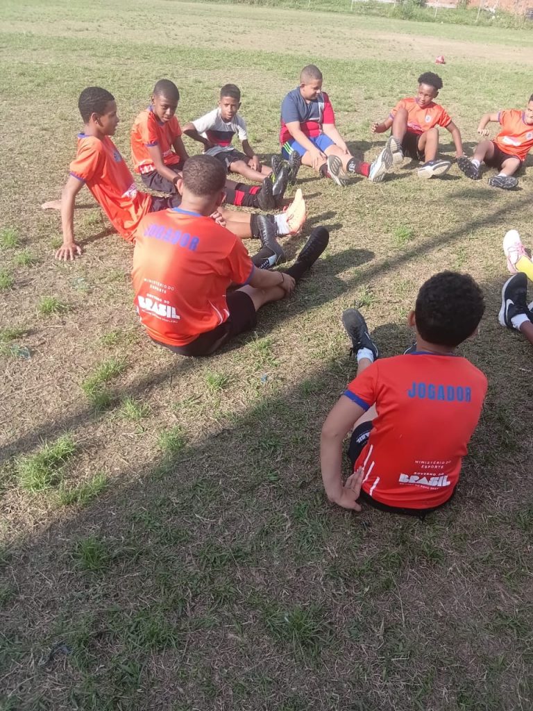 Futebol no núcleo Dois de Ouro (Nova Iguaçu) — turma Infantil e Juvenil