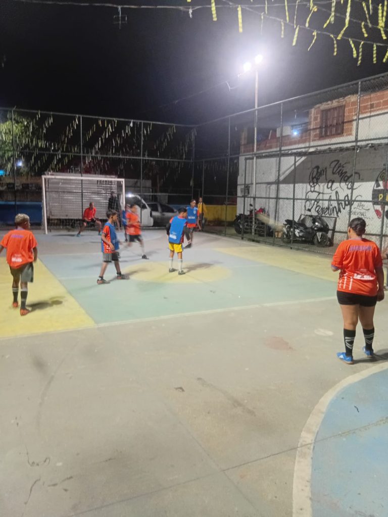 Futebol no núcleo Teixeira — turma Infantil