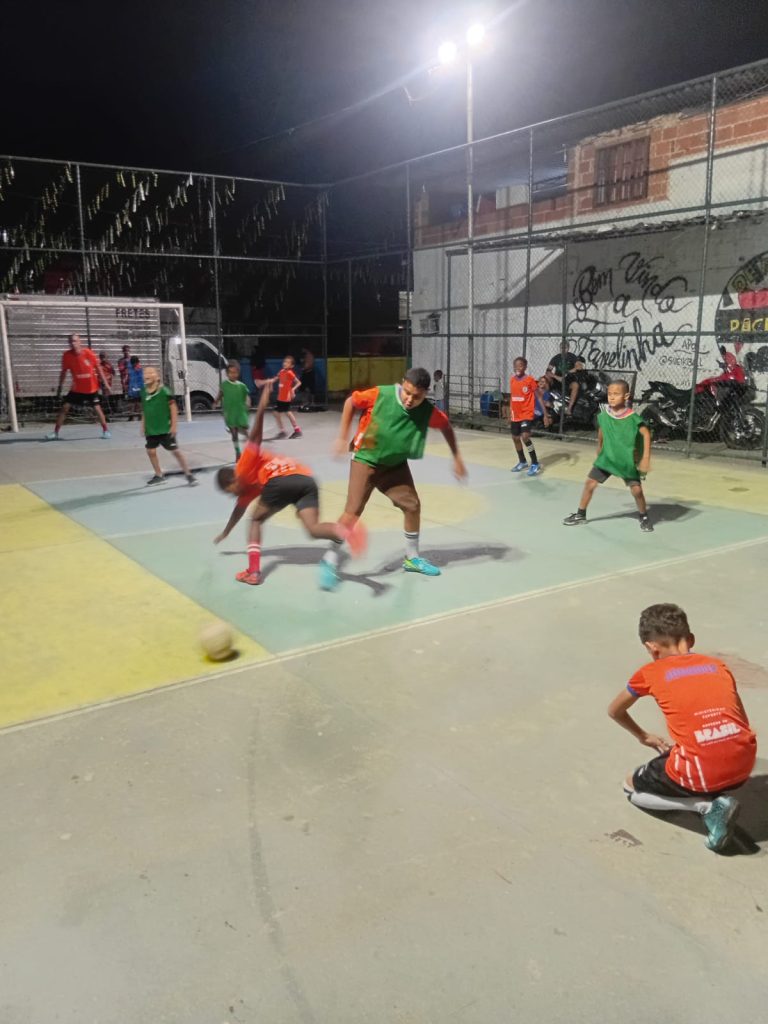 Futebol no núcleo Teixeira — turma Infantil