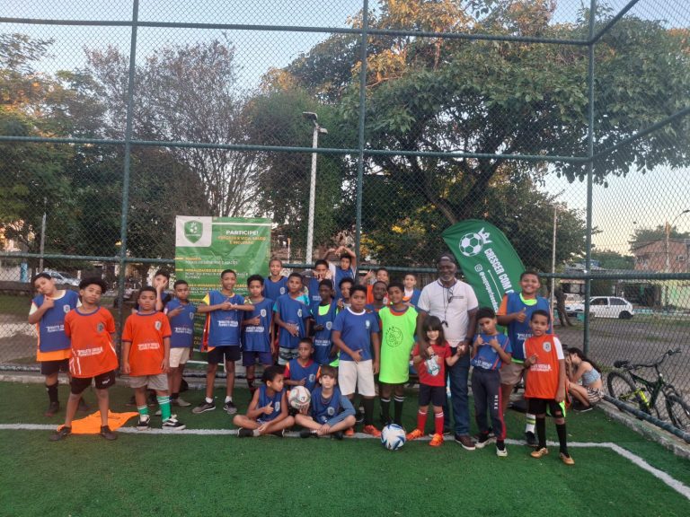 Futebol no núcleo Paciência — turma Infantil