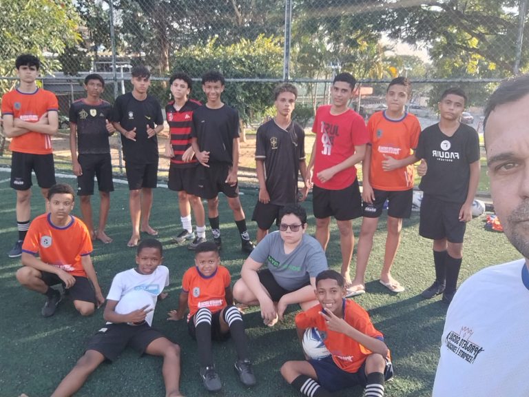 Futebol no núcleo Anchieta — turma Infantil e Juvenil