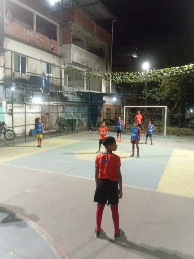 Futebol no núcleo Teixeira — turma Infantil