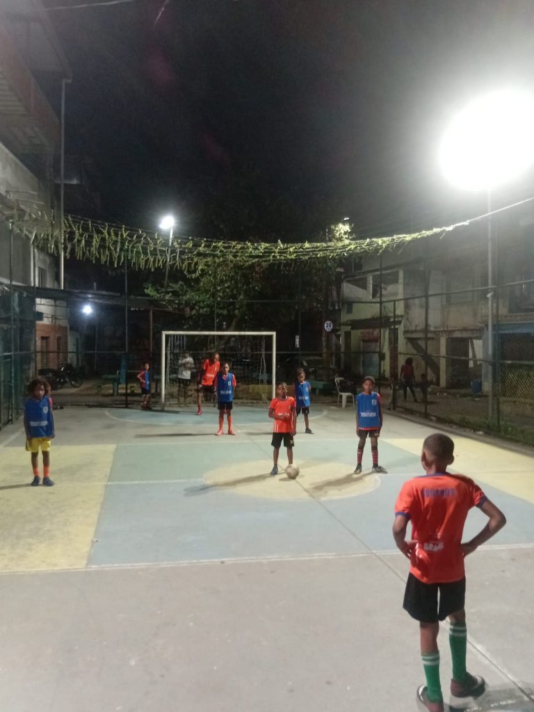 Futebol no núcleo Teixeira — turma Infantil