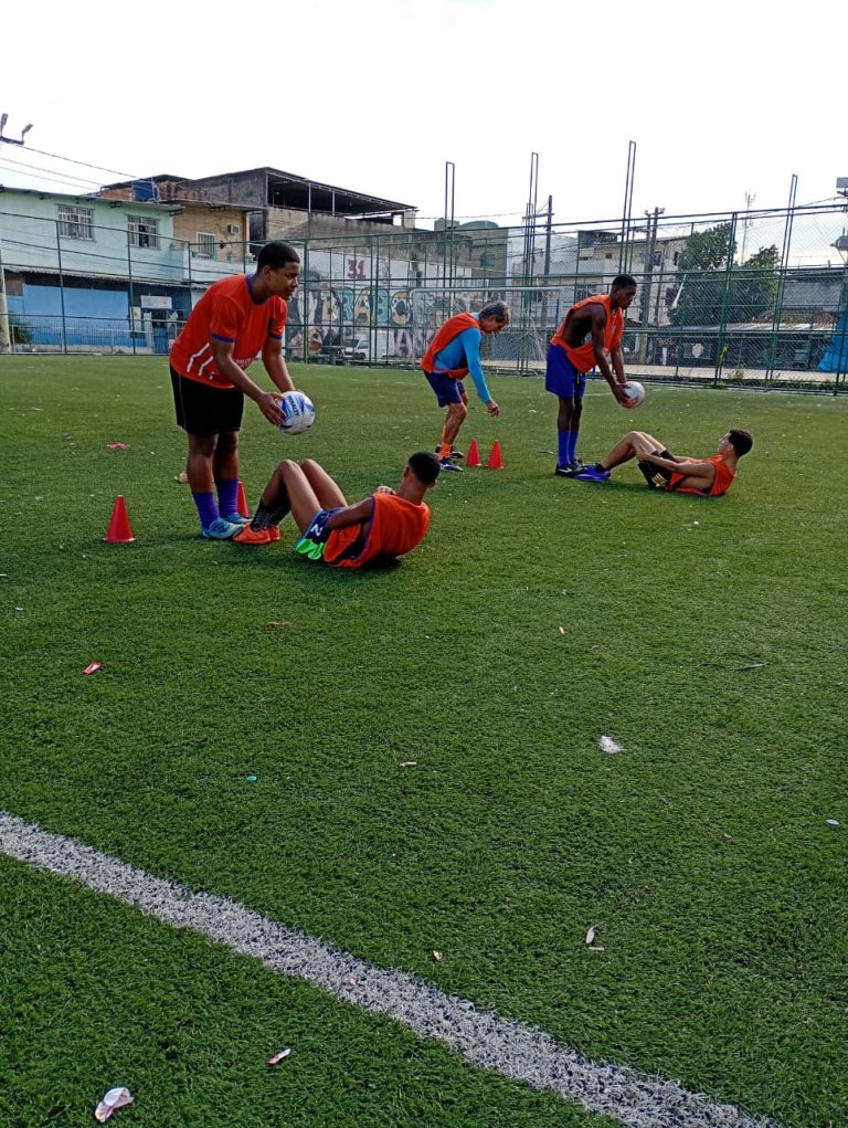 Futebol no núcleo Cidade de Deus — turma Infantil e Juvenil