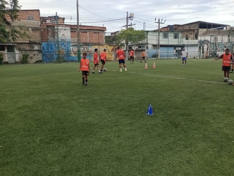 Futebol no núcleo Cidade de Deus — turma Infantil e Juvenil