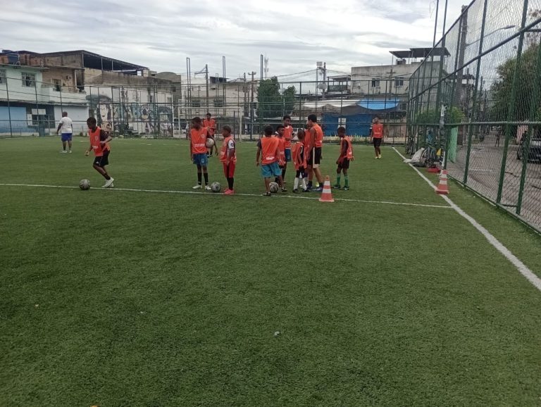Futebol no núcleo Cidade de Deus — turma Infantil e Juvenil