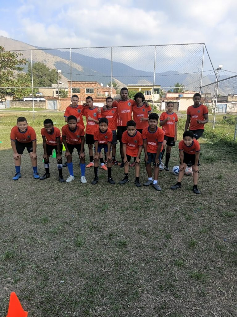 Futebol no núcleo Nova Iguaçu — turma Infantil e Juvenil