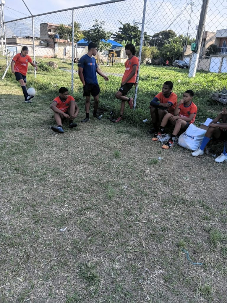 Futebol no núcleo Nova Iguaçu — turma Infantil e Juvenil