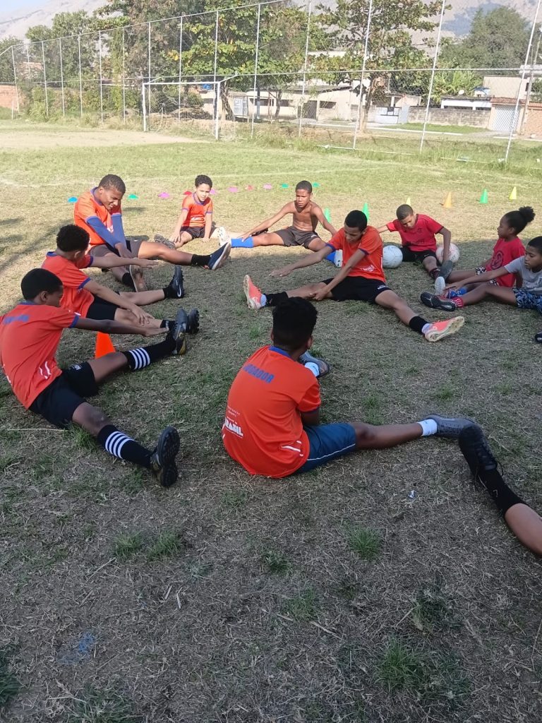 Futebol no núcleo Nova Iguaçu — turma Infantil e Juvenil