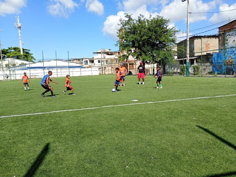 Futebol no núcleo Cidade de Deus
