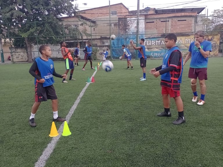 Futebol no núcleo Cidade de Deus — turma Infantil