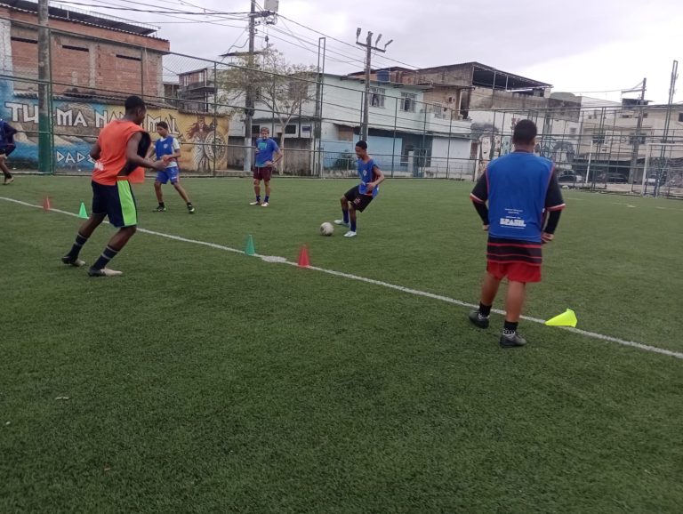 Futebol no núcleo Cidade de Deus — turma Infantil