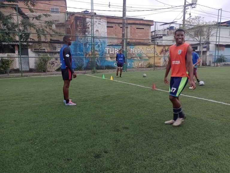 Futebol no núcleo Cidade de Deus — turma Infantil
