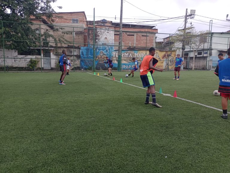 Futebol no núcleo Cidade de Deus — turma Infantil