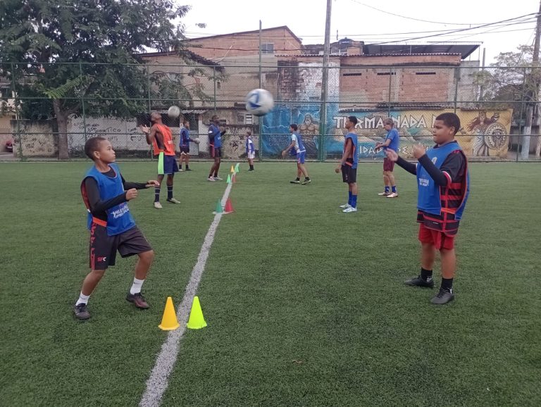 Futebol no núcleo Cidade de Deus — turma Infantil