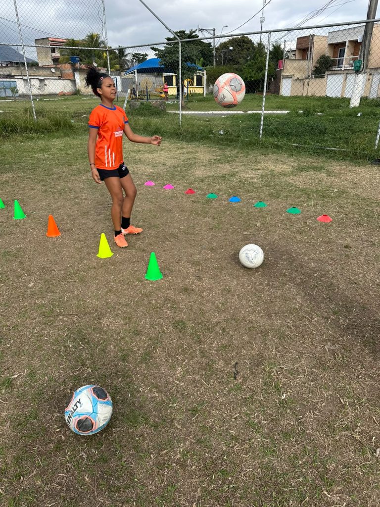 Futebol no núcleo Nova Iguaçu — turma Infantil e Juvenil