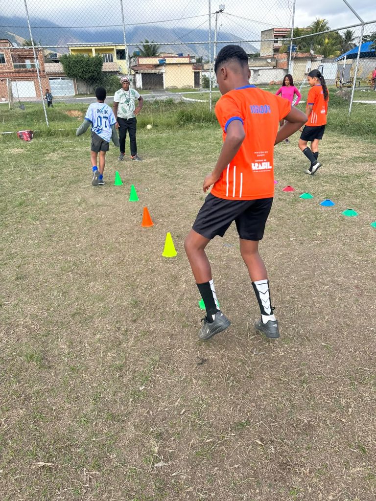 Futebol no núcleo Nova Iguaçu — turma Infantil e Juvenil