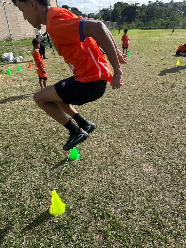 Futebol no núcleo Nova Iguaçu — turma Infantil e Juvenil