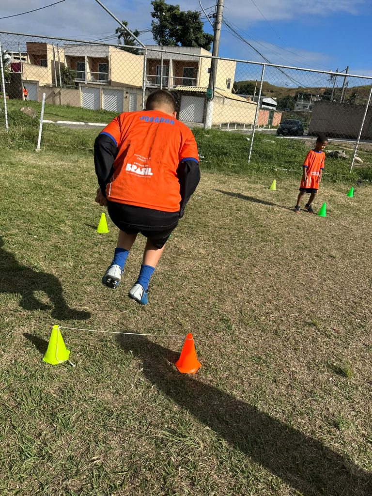 Futebol no núcleo Nova Iguaçu — turma Infantil e Juvenil