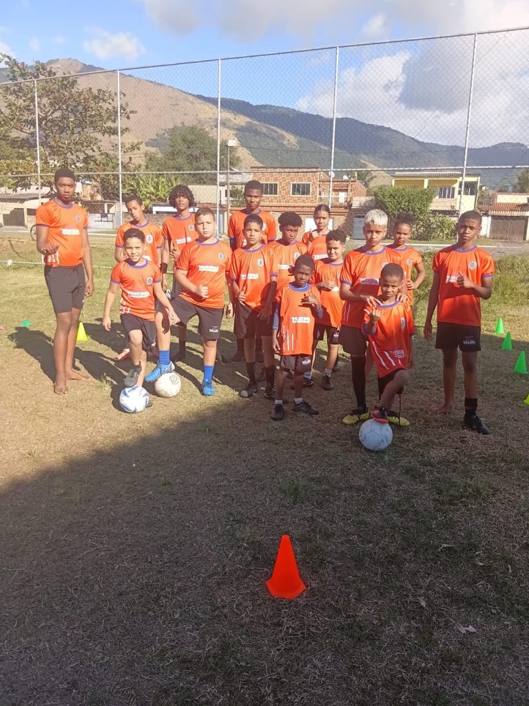 Futebol no núcleo Nova Iguaçu — turma Juvenil e Infantil