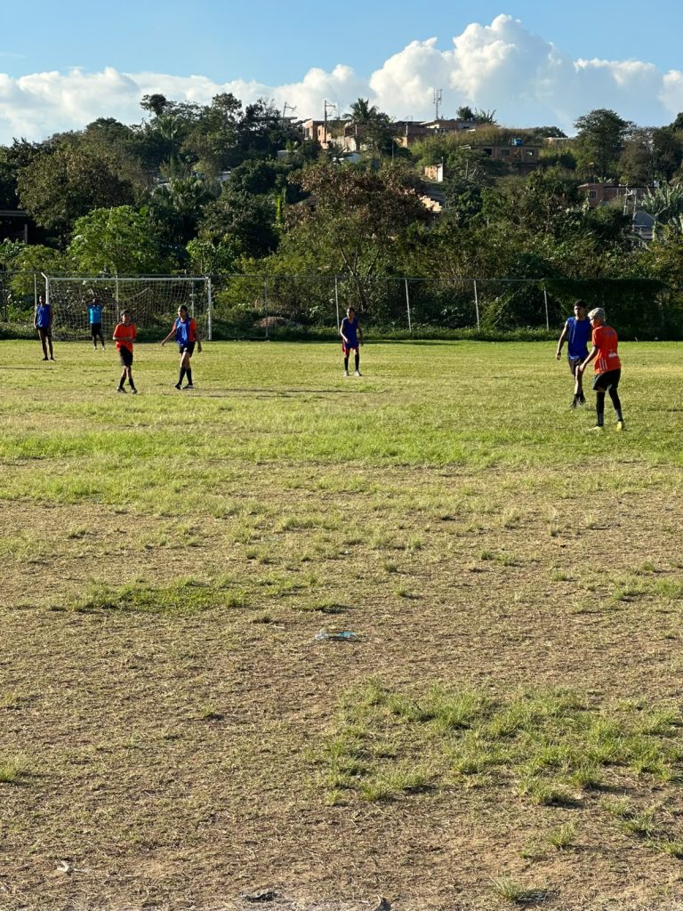 Futebol no núcleo Nova Iguaçu — turma Juvenil e Infantil
