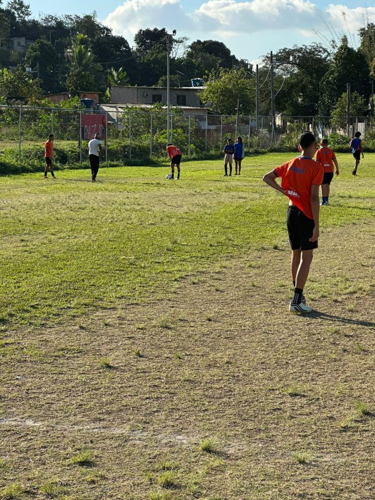 Futebol no núcleo Nova Iguaçu — turma Juvenil e Infantil