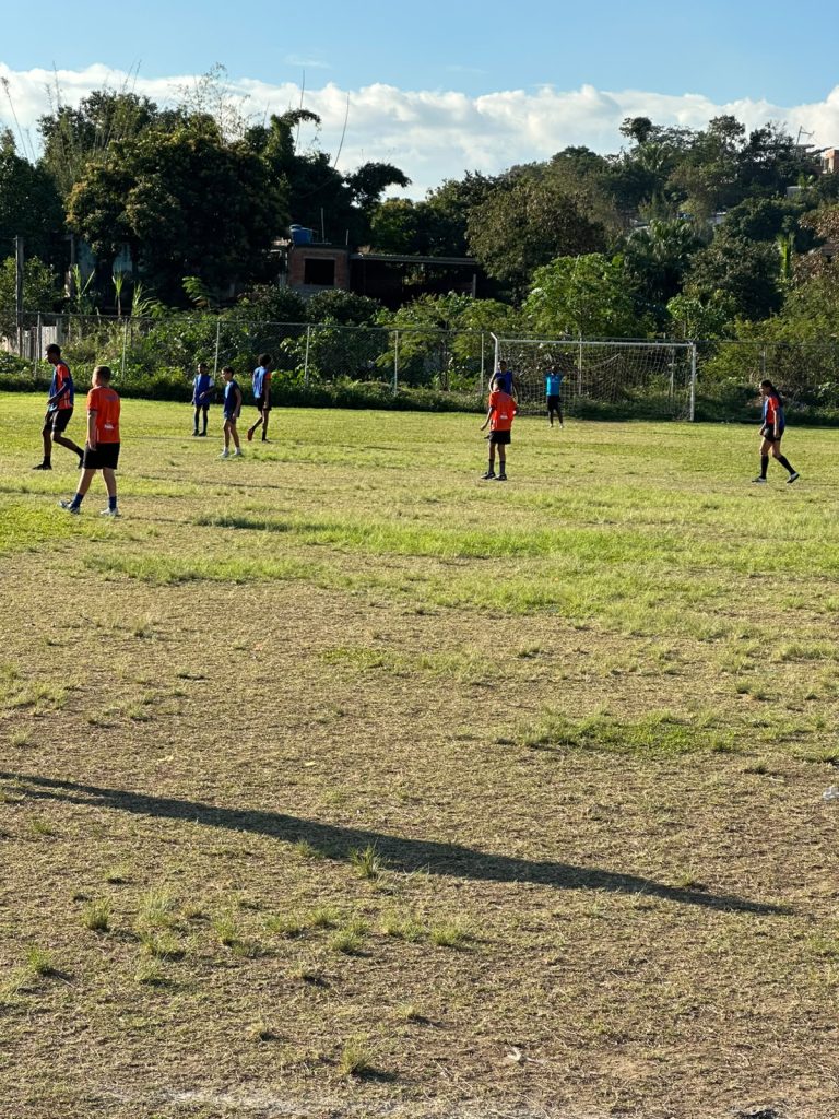Futebol no núcleo Nova Iguaçu — turma Juvenil e Infantil