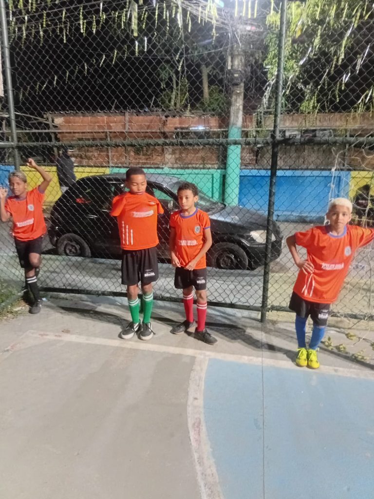 Futebol no núcleo Teixeira — turma Infantil