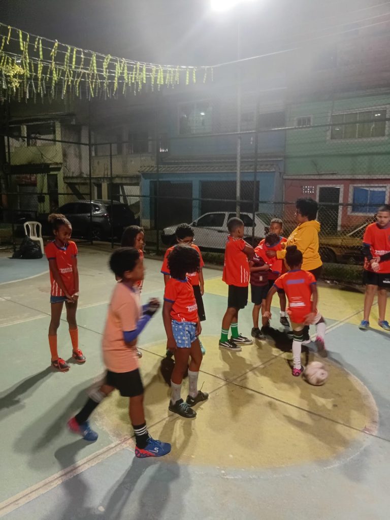 Futebol no núcleo Teixeira — turma Infantil